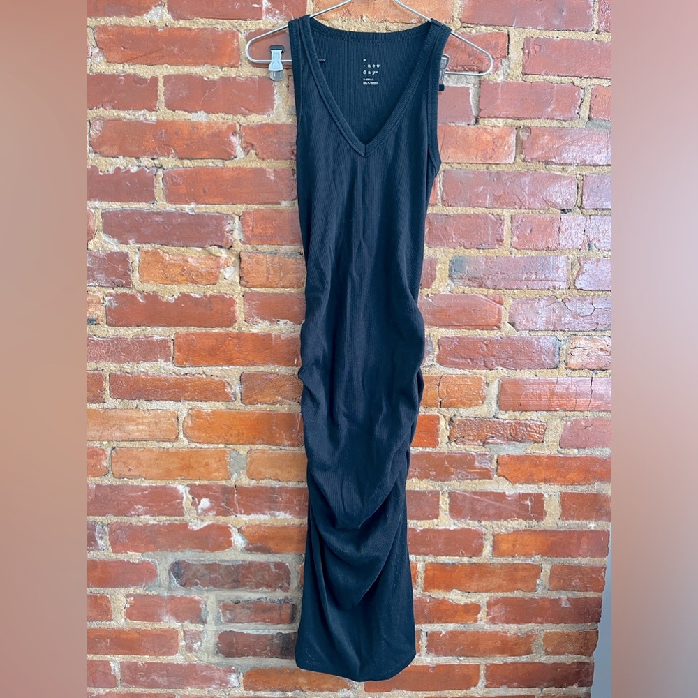 XS black fitted Old Navy dress with side ruching